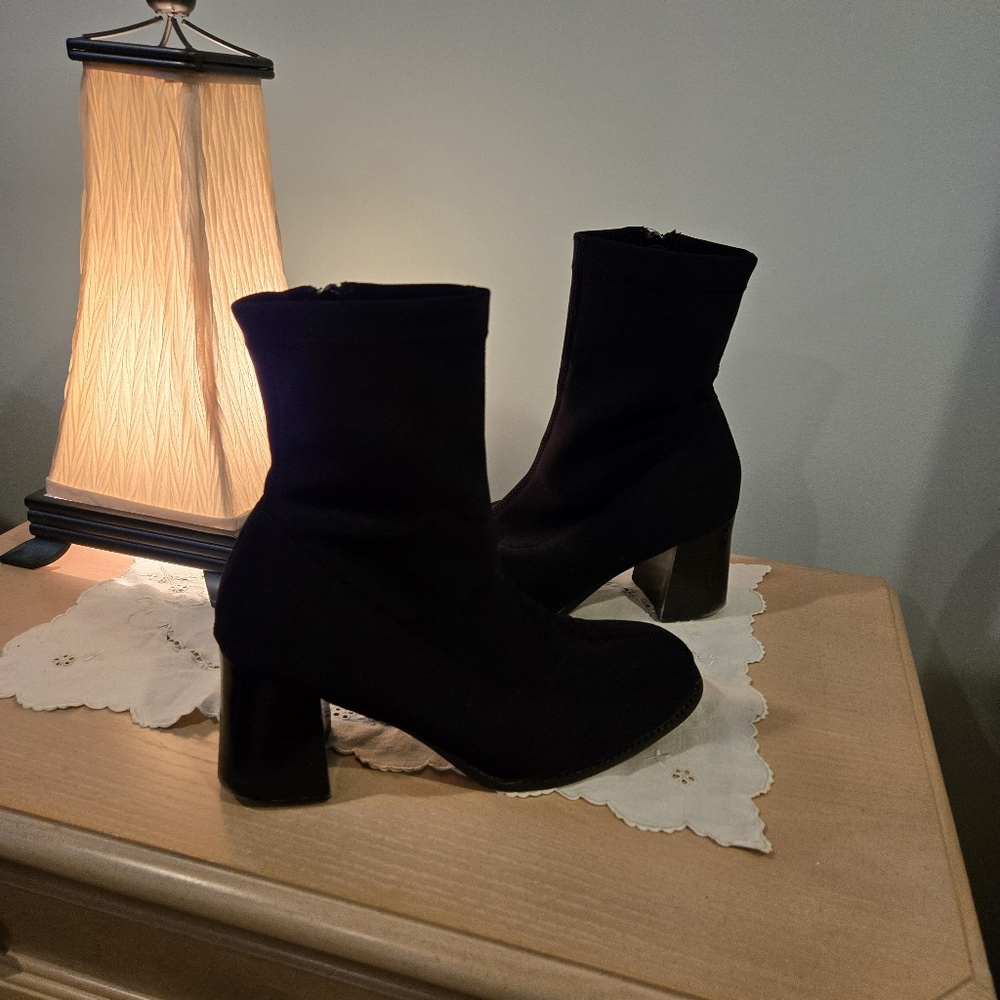 High Lights Women's Short Boots – Size 9.5 – Excellent Condition